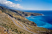 La costa meridionale di Creta nei pressi di Hora Sfakion, la strada che sale a stretti tornanti ad Anopoli. 